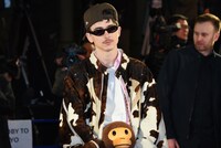 レッドカーペットを歩くティモシー・シャラメ