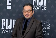 第30回クリティクス・チョイス・アワードの授賞式に出席した真田広之（写真提供：JIM RUYMEN / UPI / Newscom / ゼータ イメージ）
