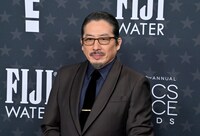 第30回クリティクス・チョイス・アワードの授賞式に出席した真田広之（写真提供：JIM RUYMEN / UPI / Newscom / ゼータ イメージ）