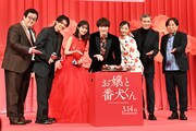 映画「お嬢と番犬くん」完成披露舞台挨拶の様子。左からぐんぴぃ、櫻井海音、福本莉子、ジェシー、佐々木希、杉本哲太、小林啓一