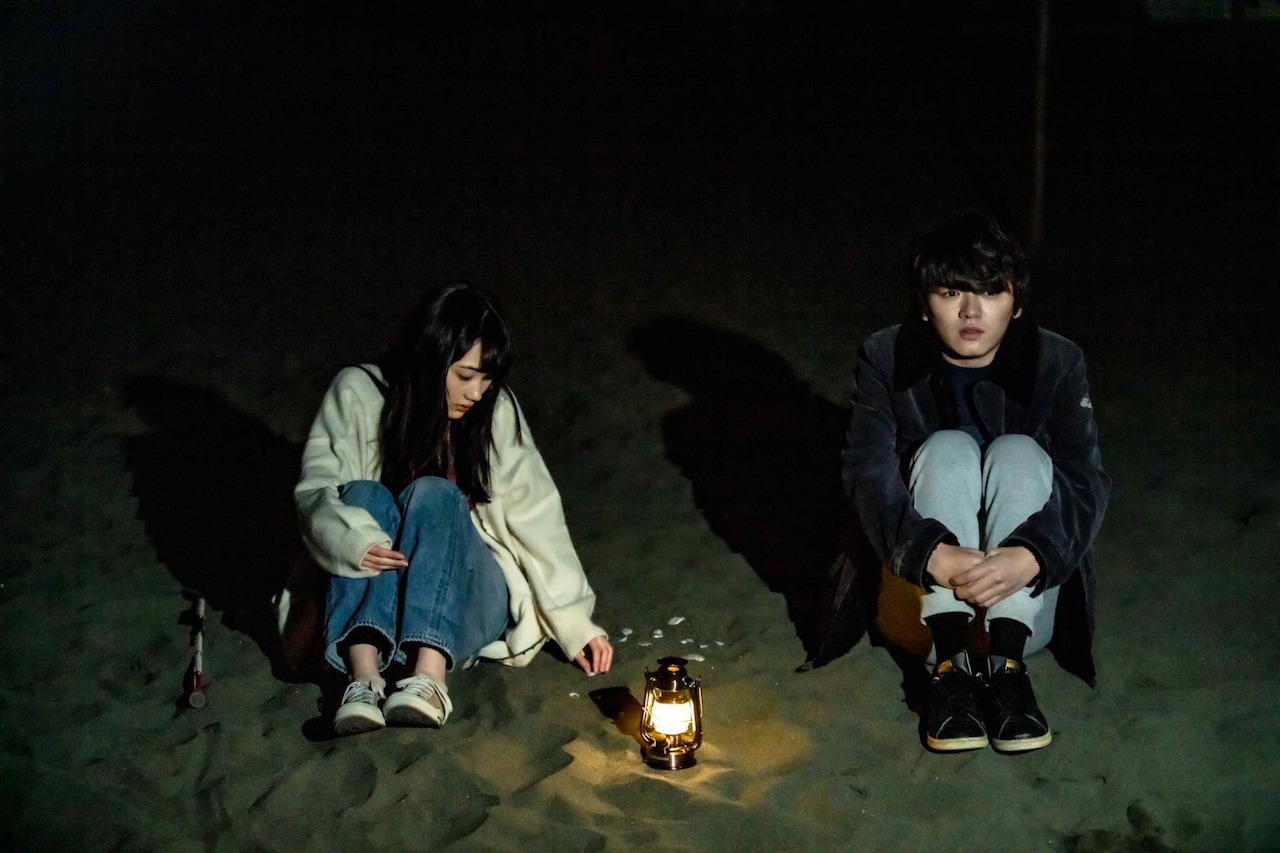 佐々木ありさ、濱田龍臣が海岸の十字架に向け歩く「パーフェクト・シェアハウス」予告