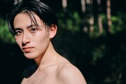 「葉山侑樹 1st写真集 蒼穹」より