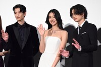 左から渡邊圭祐、Koki,、綱啓永