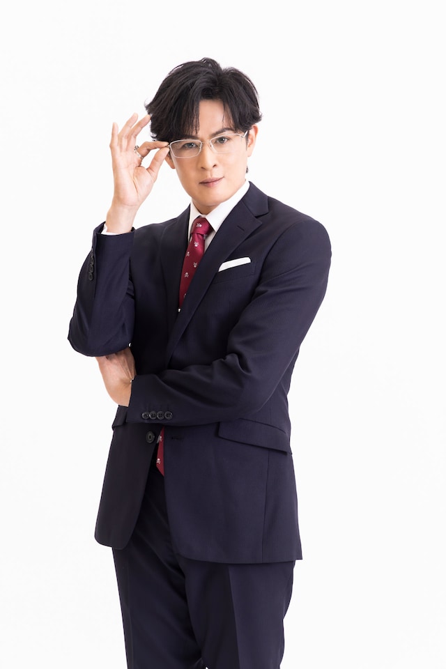 薮隣一郎役の新納慎也。©ＢＳ松竹東急／松竹