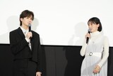 吉野北人（左）に「懐かないワンちゃんみたいで……」と伝える志田彩良（右）