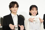 左から吉野北人、志田彩良