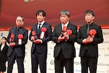 スタッフ賞の受賞者。左から録音賞の浦田和治、高田聡(音楽賞・石橋英子の代理登壇)、美術賞の林田裕至、撮影賞の池田直矢