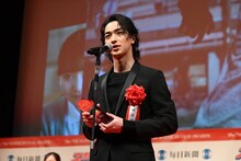 毎日映画コンクールにて、主演俳優賞を受賞した横浜流星