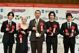 毎日映画コンクール贈呈式の様子。左から越山敬達、カルーセル麻紀、三宅唱、横浜流星、池松壮亮