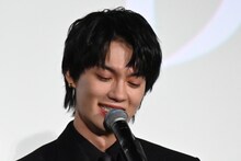 目黒蓮への手紙を読みながら号泣する佐野勇斗