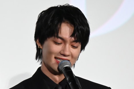 目黒蓮への手紙を読みながら号泣する佐野勇斗（M!LK）。