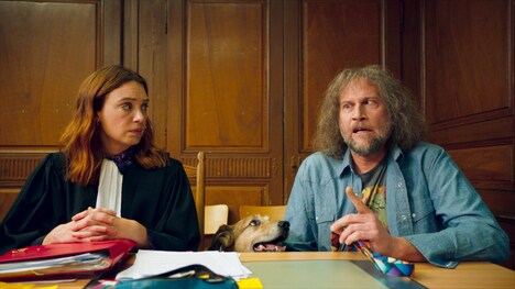 「犬の裁判」場面写真