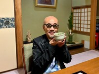 「記憶のロケ地を巡る旅」で京都を訪れた竹中直人