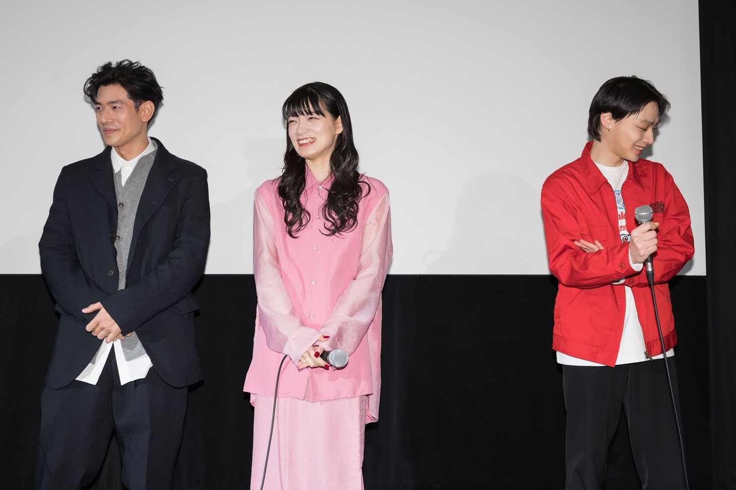 左から中島歩、祷キララ、平井亜門