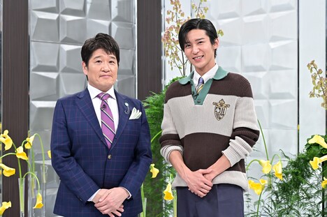 「日曜日の初耳学」より、目黒蓮（右）と林修（左）