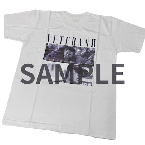 「ベテラン 凶悪犯罪捜査班」ムビチケキャンペーン特典となるオリジナルTシャツのビジュアル