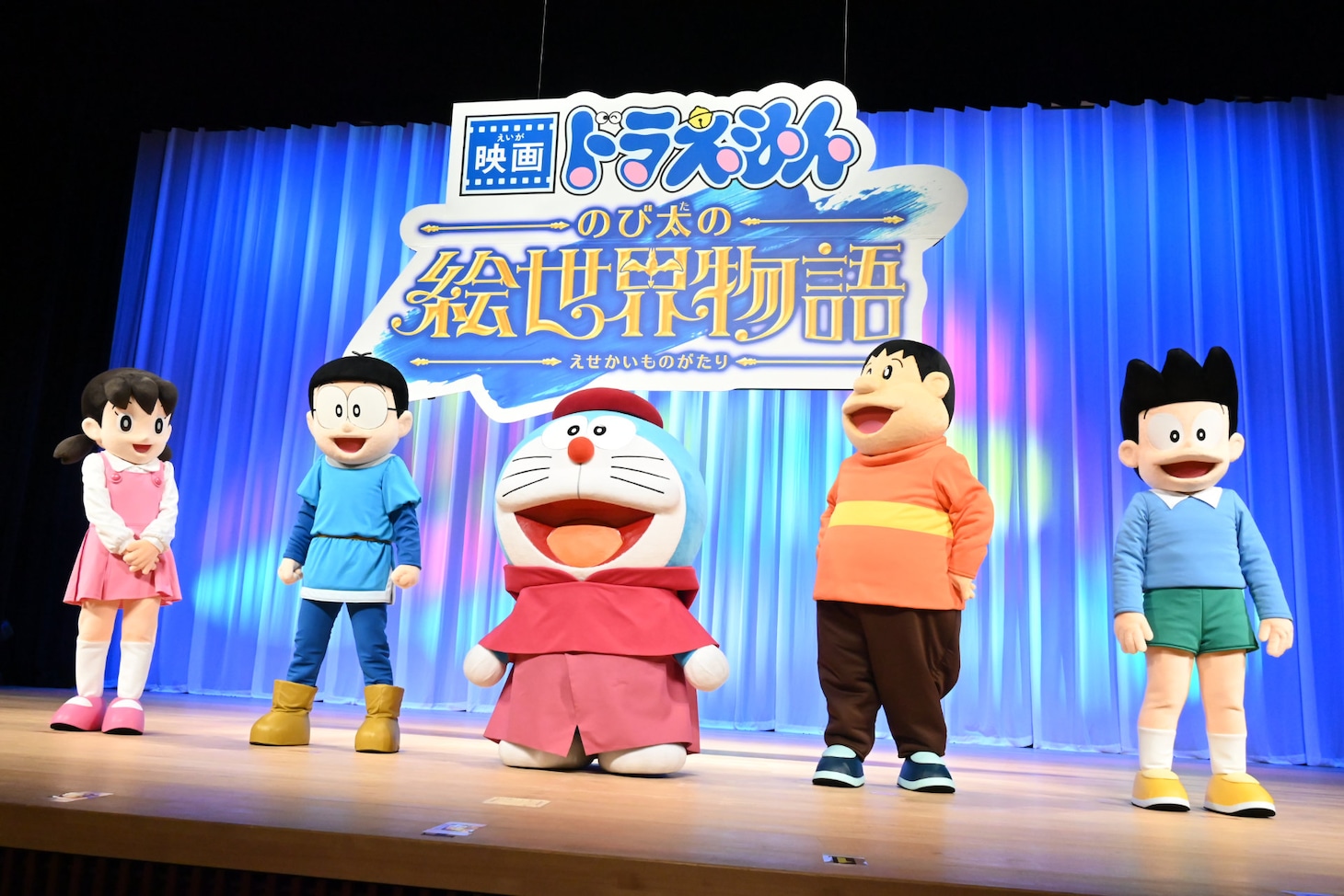 左からしずか、のび太、ドラえもん、ジャイアン、スネ夫