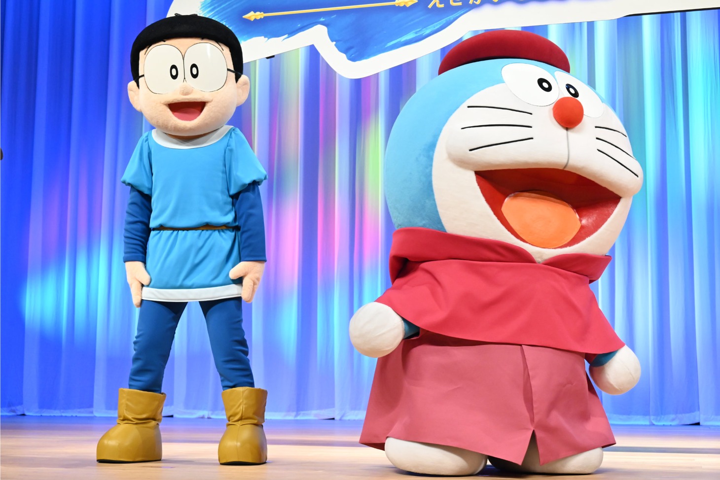 左からのび太、ドラえもん