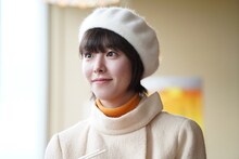 ドラマ「地震のあとで」第1話「UFOが釧路に降りる」で小村が出会う女性シマオを演じる唐田えりか