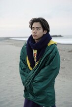 ドラマ「地震のあとで」第2話「アイロンのある風景」で啓介を演じる黒崎煌代