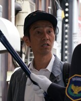 ドラマ「地震のあとで」第4話「続・かえるくん、東京を救う」で片桐の同僚・山賀を演じる津田寛治