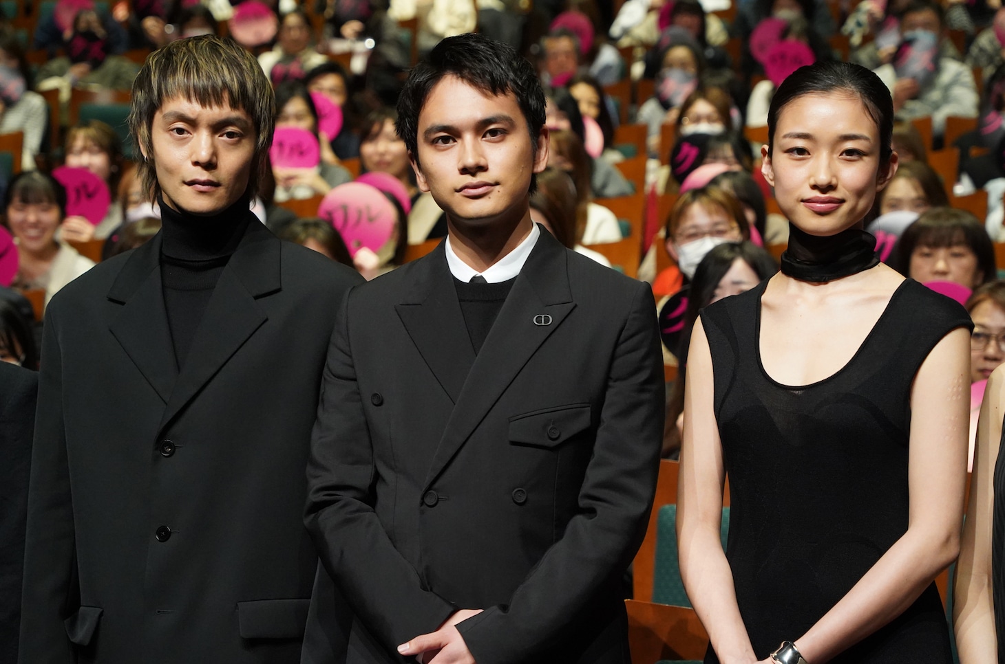 「悪い夏」完成披露の様子。左から窪田正孝、北村匠海、河合優実