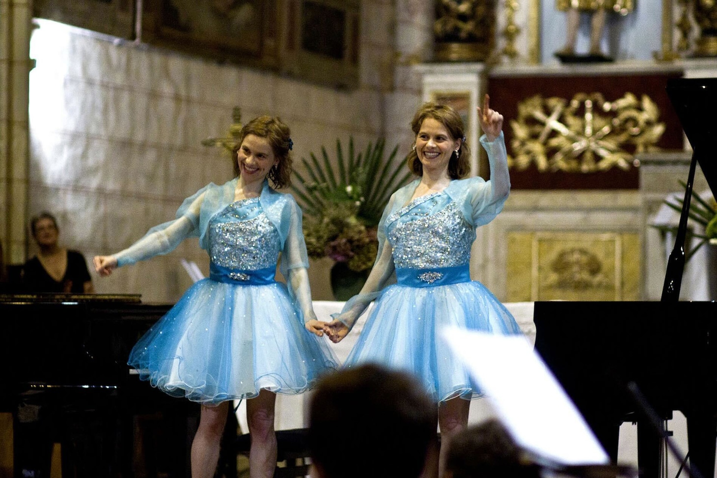 左から妹のオードリー、姉のダイアン