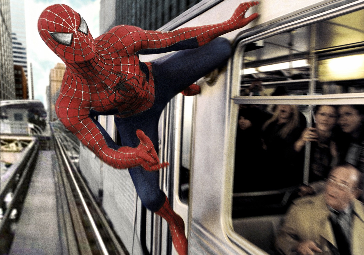 「スパイダーマン2」場面写真 © 2004 Columbia Pictures Industries, Inc. All Rights Reserved. | MARVEL and all related character names: © & ™ 2025 MARVEL.
