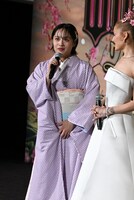 清水美依紗（中央）