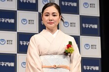 助演女優賞を受賞した忍足亜希子
