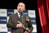「夜明けのすべて」監督の三宅唱