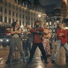 「ベターマン」ロビー・ウィリアムスが「Rock DJ」歌唱する新映像、撮影は500人規模