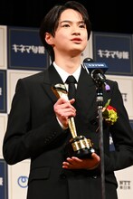 「ぼくのお日さま」キャストの越山敬達