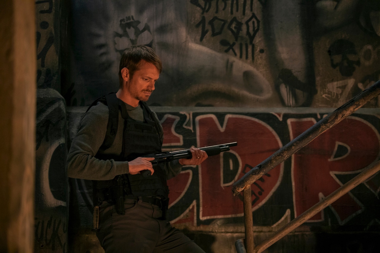 ジョン・ウー監督作「サイレントナイト」予告解禁、声なき復讐者がギャングをぶっ殺す