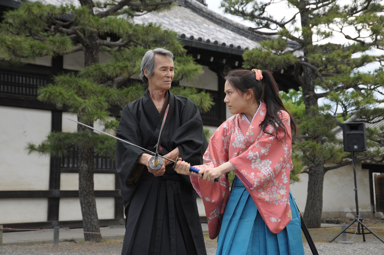 太秦ライムライト」より福本清三（左）、山本千尋（右