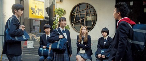 「6人ぼっち」場面写真