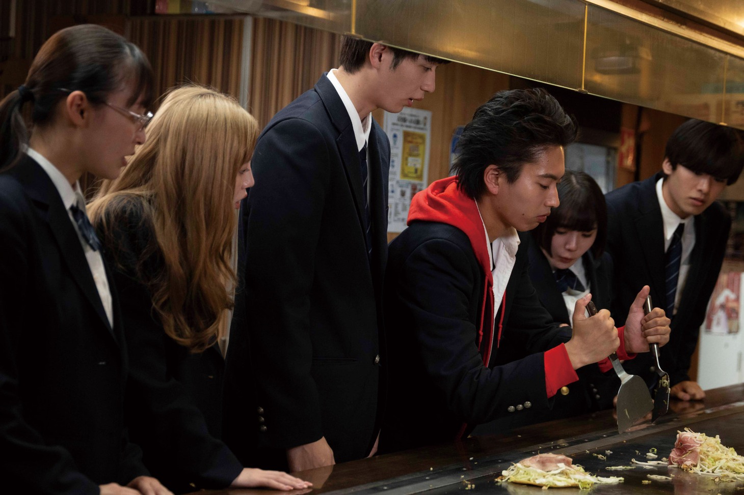 「6人ぼっち」場面写真