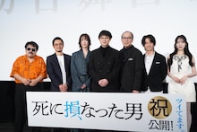 「死に損なった男」初日舞台挨拶の様子。左から鈴木もぐら、田中征爾、唐田えりか、水川かたまり、正名僕蔵、喜矢武豊、堀未央奈