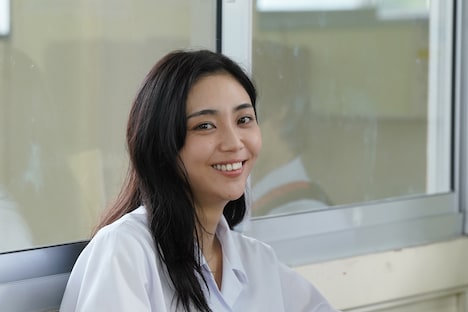 山谷花純演じる長谷川敦子