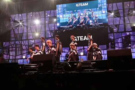 &TEAM「Dropkick」パフォーマンスの様子