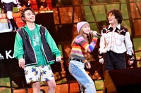 EIKO（上白石萌歌）＆KABE 太人（宮世琉弥）＆東山（石崎ひゅーい）「Time Capsule with EAST SOUTH feat.KABE」パフォーマンスの様子