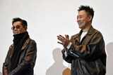 日本での興行収入2億円突破に喜ぶルイス・クー（左）とレイモンド・ラム（右）