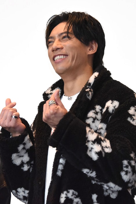 ファンにハートを贈るジャーマン・チョン