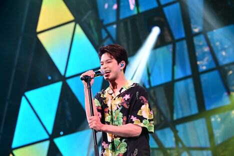 RYO（森崎ウィン）「MID DAY」「ハッピーエンデッド」パフォーマンスの様子