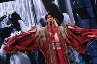 DEAN FUJIOKA「History Maker」パフォーマンスの様子