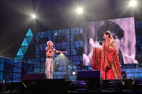 EIKO（上白石萌歌）＆劉備（DEAN FUJIOKA）「Count on me（Duet ver.）」パフォーマンスの様子