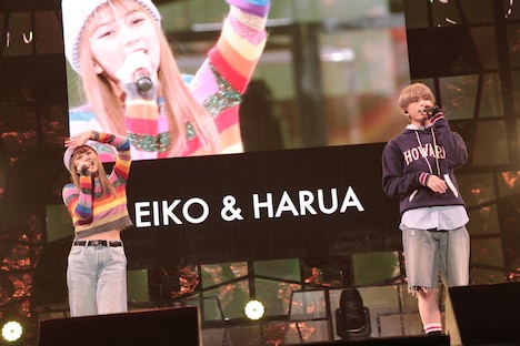 EIKO（上白石萌歌）＆HARUA「DREAMER」パフォーマンスの様子