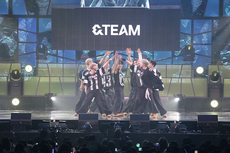 &TEAM「Dropkick」パフォーマンスの様子