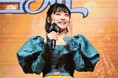 マーク・ウェブからのメッセージに感激する吉柳咲良