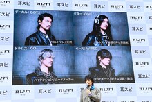 1人4役で演じたロックバンド・MIMISPIを紹介する斎藤工